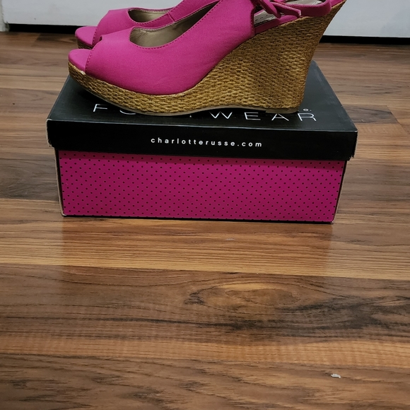 Wedge Sandle - Picture 2 of 4